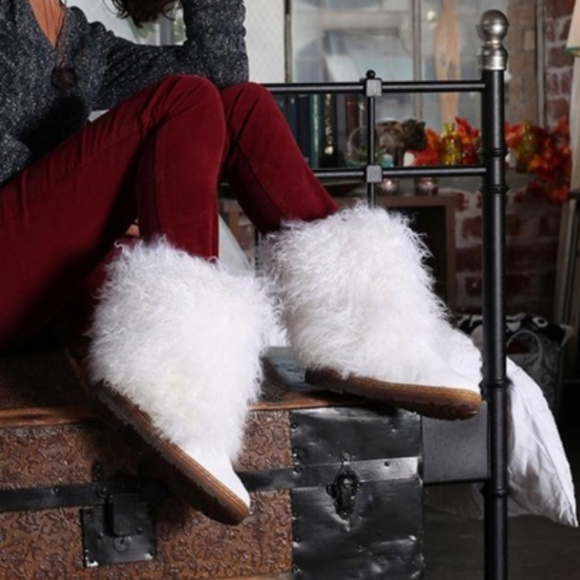 bearpaw white boots